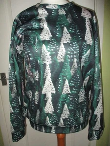 BNWOT FITS A UK SIZE 14 WOMENS XMAS TREE PRINT SWEATSHIRT - Picture 1 of 4