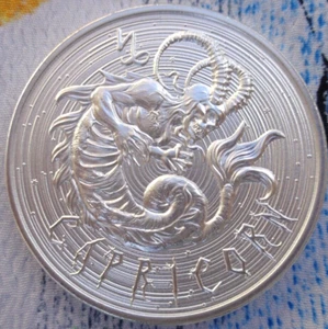 1 oz. CAPRICORNIO Zombie Zodiac Series BU rondas plata fina .999 - Imagen 1 de 4