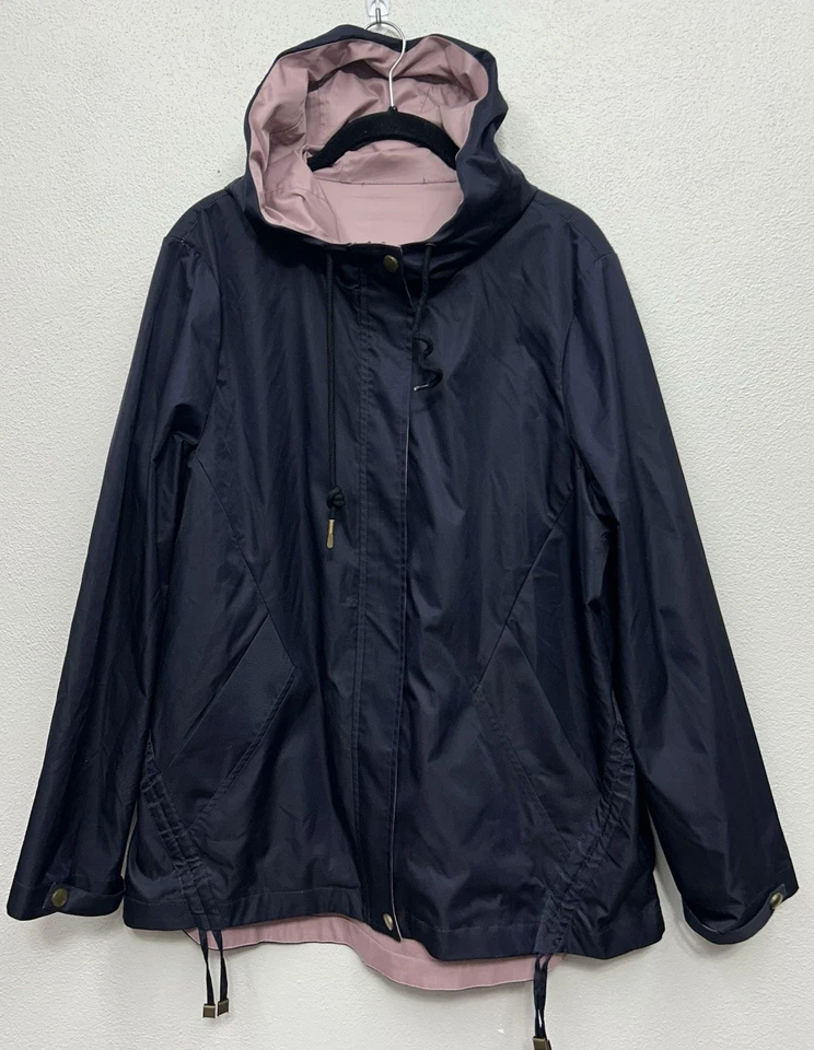 Chaqueta cortavientos Burberry para mujer grande forro a cuadros Nova ligera con capucha Foto 1 de 4