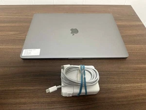 MacBook Pro 15,4 pulgadas 2016 Intel Core i7 2,7 GHz 16 GB gráficos HD 530 512 GB - Imagen 1 de 4