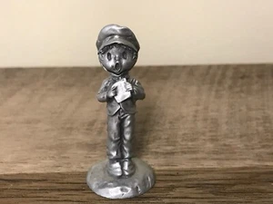 Vintage HALLMARK LITTLE GALLERY Fine Pewter Caroling Boy 1980 - Picture 1 of 2