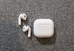 AirPods (4th Generation) with Active Noise Cancellation (ANC) ICLOUD ACCOUNT - Photo 1 sur 1