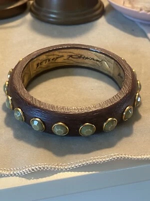 Brazalete Brazalete Vintage Firmado por Betsey Johnson Madera Lucite Textura Verde Foto 1 de 4