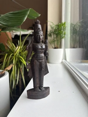 Antigua figura estatua antigua rara fina tallada a mano de madera de rosa diosa hindú Lakshmi Foto 1 de 2