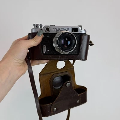 FED 2 Green Vintage 35mm Film Camera Rangefinder Lens Industar-26m ussr Soviet - Image 1 of 4