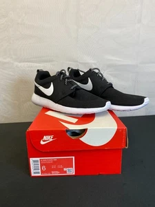 Scarpe da corsa basse Nike Roshe One donna nere bianche stringate taglia 6 - Foto 1 di 12