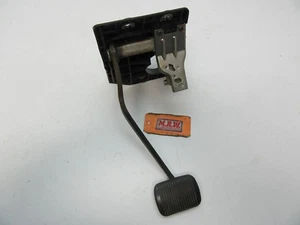 BRAKE PEDAL FLOOR PUSH RUBBER PAD STOP BRACKET MOUNT PANEL REAR TAILLIGHT LIGHT - Picture 1 of 8