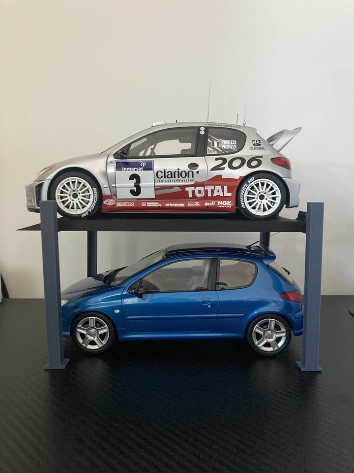 Espositore Modellini Scala 1/18 Miniature Auto Ponte Soppalco Display  - Immagine 1 di 3