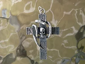 COLGANTE MEDALLÓN CRUZ DE SERPIENTE Y CALAVERA DE PIRATA GÓTICO PARA MOTOCICLISTAS TODO NUEVO. - Imagen 1 de 1