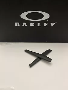 Oakley Commit Black Earsocks Temples nuovo veloce omaggio S/H - Foto 1 di 2