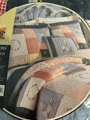 Juego de 2 fundas de almohada estándar acolchadas American Traditions “Daisy Patch” NUEVO Foto 1 de 4