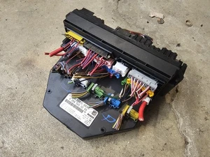 12-15 Mercedes W204 C250 C350 C63 AMG Front SAM Module Relay Fuse Box OEM - Picture 1 of 3