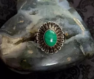 ANELLO NATIVO AMERICANO ZUNI ARGENTO STERLING MALACHITE VERDE TURCHESE COLORE TAGLIA 7 - Foto 1 di 16