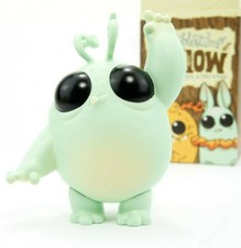 Amanda Louise Chris Ryniak Thimblestump Hollow 3" Tufflepug Chase Kidrobot Vinyl