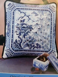 Candamar Designs China Garten Kissen Set gezählt Kreuzstich blau weiß Blumen - Bild 1 von 7