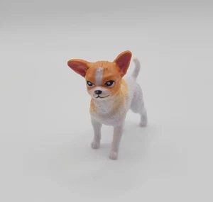 Kleine Chihuahua Hund Spielzeug Figur - Gummi - realistische Puppenstube Miniatur - Bild 1 von 1