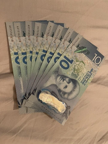 New Zealand 10 Dollar Unc Bundle 8 Bills 80 Dollars AX Series UNC Cover