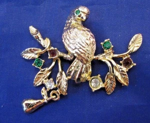 WOMAN'S BROOCH - BIRD ON BRANCH W RHINESTONES AND DANGLE - LOVELY - VINTAGE - Picture 1 of 4