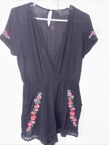 Kendall & Kylie Black Floral Romper - Size S - Pockets - Picture 1 of 8