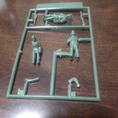 Equipaggio carro armato tedesco Bandai 1/48 - Immagine 1 di 4