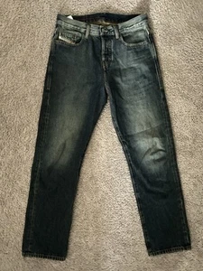 Diesel 2020 D-Viker Straight Jeans - Picture 1 of 8