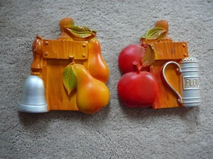 MILLER STUDIOS Vintage 1981 PAIR CHALKWARE WALL PLAQUES WOOD SCOOP & FRUITS VG - Picture 1 of 6