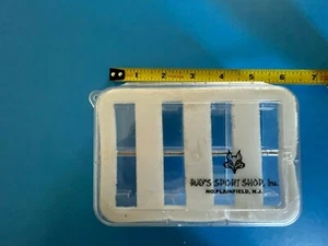New -Vintage-Rays sport shop, Fly Box /8-separate compartments 6"x4"x1.1/2" - Picture 1 of 4