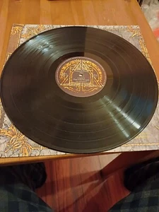 We Have Here A Very Nice 12" Viynl LP Called Olias Of Sunhillow By Jon Anderson. - Picture 1 of 11