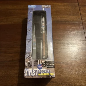 DRAGON WINGS 1/400 ATLAS V ROCKET w/LAUNCH PAD NASA SPACE COLLECTION 56246-03 - Picture 1 of 7