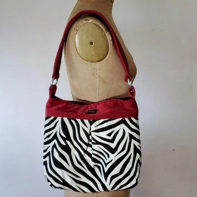 Bolsos de Mano Madison Bolso de Hombro Cebra Borgoña Pana Correa Única Multi Bolsillo Foto 1 de 4