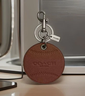 🥎NEW Coach Baseball ⚾️ Keychain fob Bag Charm Brown Calf Leather CAX60 - Imagem 1 de 4