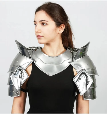 Dama medieval caballero armadura caballeros de acero y garganta LARP juegos con disfraces Foto 1 de 4