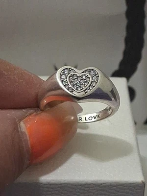 ANILLO PANDORA AUTÉNTICO NUEVO PLATA ESTERLINA MACIZA CORAZÓN RADIANTE PAVÉ SELLO 7 Foto 1 de 4