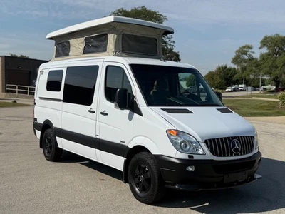 Casa rodante Mercedes-Benz Sprinter 2013 cámper para pasajeros Foto 1 de 4