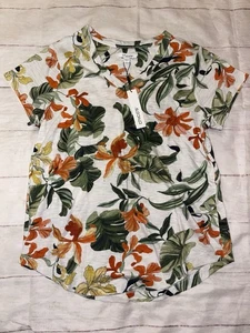 Women’s Medium Chico’s 1 Floral Green Orange Basic Tee Shirt NWT  - Picture 1 of 3