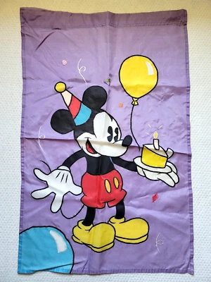 De Colección Mickey & Co. Grande Decorativa Jardín Bandera Feliz Cumpleaños Bordada 27"x43" Foto 1 de 3