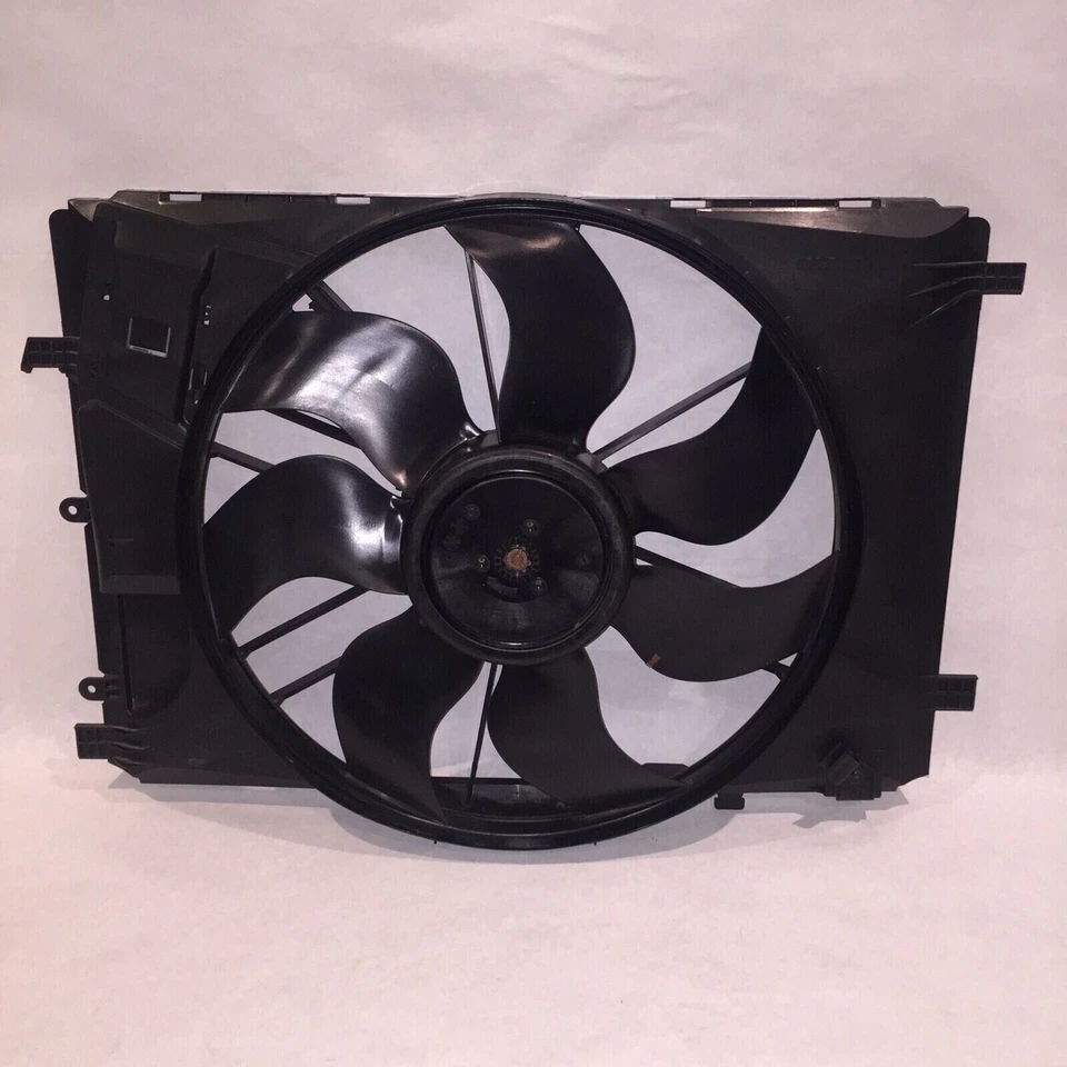MERCEDES BENZ C250 GLK250 RADIATOR COOLING FAN ASSEMBLY 2011 2012 2013 2014 OEM Foto 1 de 4