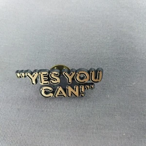 "¡Sí puedes!" Chaleco de plástico dorado negro sombrero chaqueta prendedor - Imagen 1 de 2