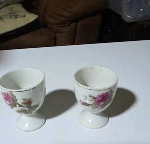 2 Vintage Eierbecher mit kleinen Füßen Rosa Moos Goldrand 2,5 Zoll Butter Pat Display? - Bild 1 von 5