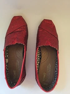 Kids Red Toms Slip On, In Orginal Box, Protective Cloth,  Unworned . Size 6.5 W - Picture 1 of 9