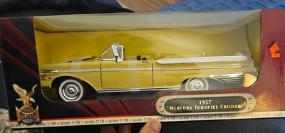 Road Signature 1957 Mercury Turnpike Cruiser Die Cast Car New 1:18 - Image 1 of 4