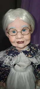 Authentische Ashley Belle Grandma Rose Porzellanpuppe 20 Zoll mit Ständer und Zertifikat - Bild 1 von 4