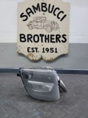 Farol de neblina lateral do passageiro BMW 750i 2013-2015: 63177311288 (1 guia de plástico quebrado) - Imagem 1 de 4