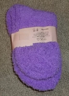 NUEVO CON ETIQUETAS 1 par de calcetines difusos mullidos 10 colores lisos tú eliges nuevos Foto 1 de 3