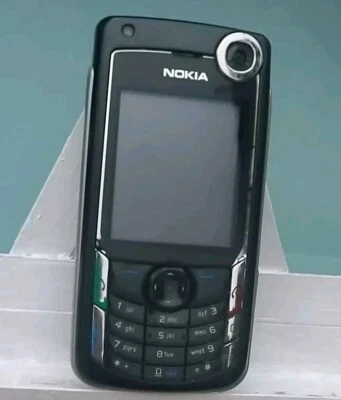 Vintage Nokia 6680 funzionante: cellulare classico con fotocamera e Symbian"  - Immagine 1 di 4