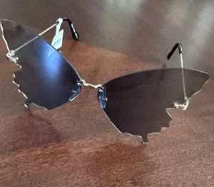 Rimless Butterfly Lightweight Sunglasses NWT - Picture 1 of 8
