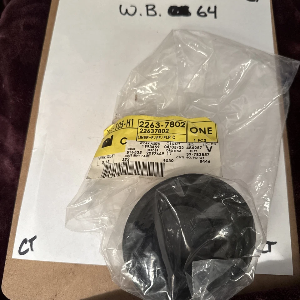 1995-99 Chevy Cavalier Pontiac Sunfire Center Console Cupholder Black 22637802 - Image 1 of 1