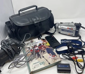 Pacchetto videocamera mini DV Sony Handycam DCR-TRV25 testata e funzionante - Foto 1 di 21