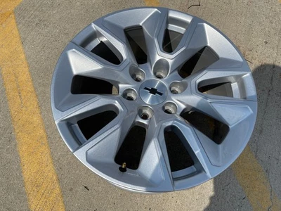 Llanta 20" Chevy Silverado 1500 Tahoe Suburban OEM 5915 5916 Foto 1 de 4