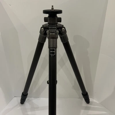 New Gitzo G1257 Mountaineer Reporter 6X Carbon Fiber Tripod - Image 1 of 4